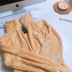 FUZZY YELLOW NORTHFACE (SIZE S)